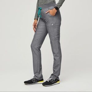 Figs Yola Scrub pants in Graphite